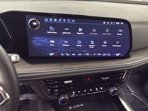 Used 2025 Chevrolet Suburban Premier image 21