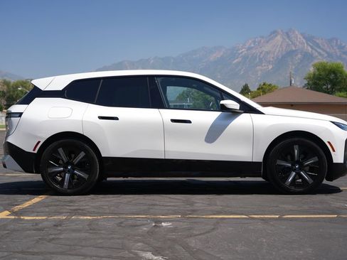 Used 2024 BMW iX xDrive50 w/ Sport Package AWD/4WD image 6