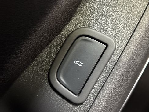 Used 2026 Chevrolet Traverse RS AWD/4WD image 38