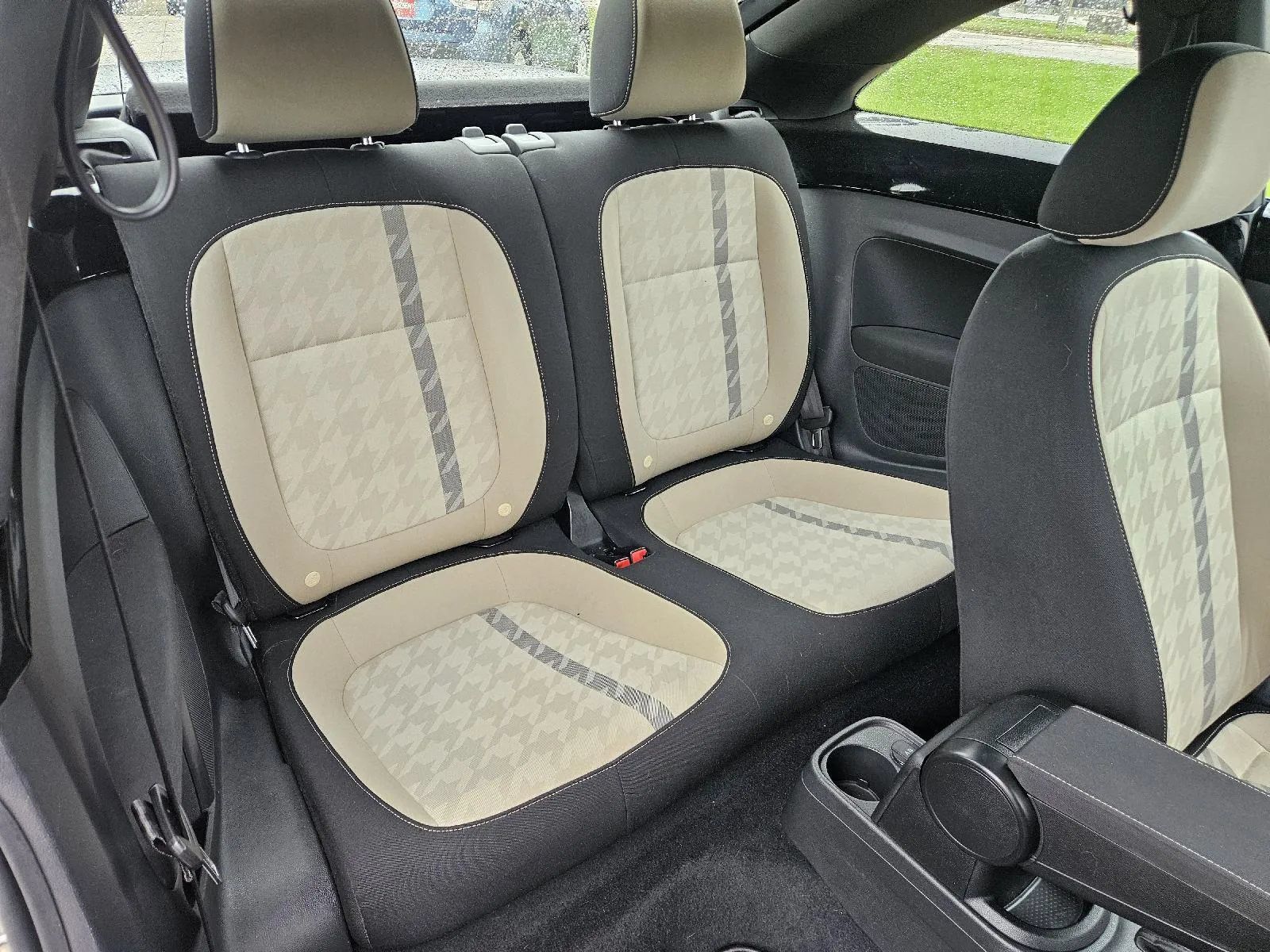 Used 2018 Volkswagen Beetle 2.0T FWD image 17