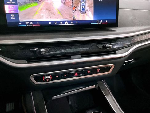 Used 2024 BMW X7 xDrive40i w/ Premium Package image 34