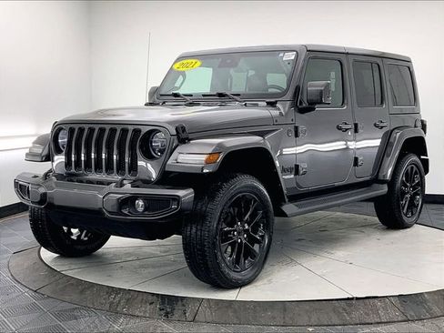Used 2021 Jeep Wrangler Unlimited Sahara image 2