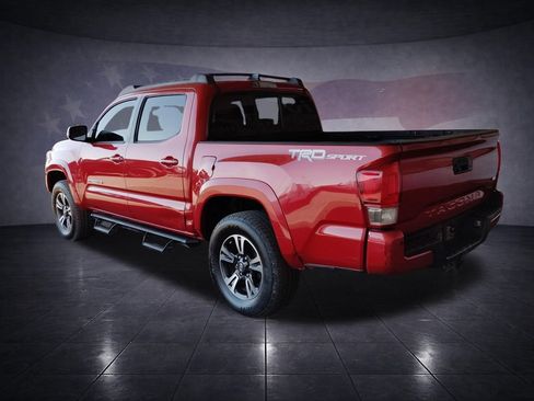 Used 2016 Toyota Tacoma TRD Sport RWD image 3