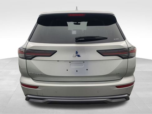 Used 2025 Mitsubishi Outlander SE image 5