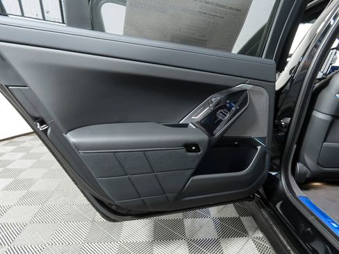 Used 2025 BMW i7 eDrive50 w/ M Sport Package RWD image 31