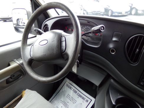 Used 2006 Ford E-250 and Econoline 250 image 26