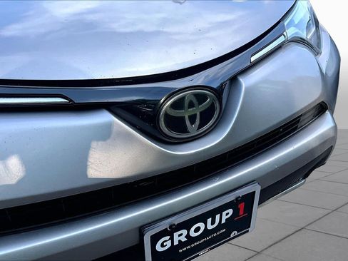Used 2018 Toyota RAV4 Limited AWD/4WD image 29