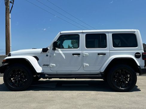 Used 2025 Jeep Wrangler Unlimited Sahara AWD/4WD image 7