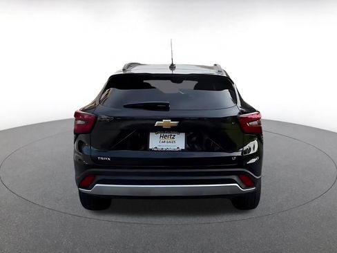 Used 2025 Chevrolet Trax LT image 12