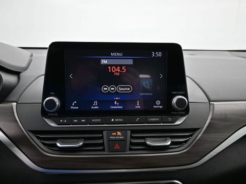 Used 2024 Nissan Altima 2.5 SV image 17