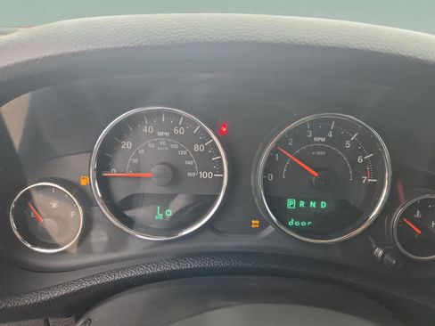 Used 2017 Jeep Wrangler Unlimited Sahara image 13