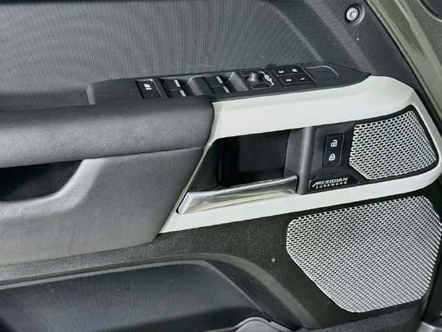 Certified 2023 Land Rover Defender 130 X-Dynamic SE AWD/4WD image 20