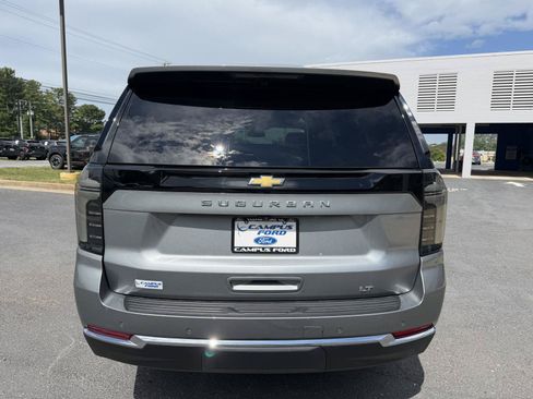 Used 2025 Chevrolet Suburban LT w/ Comfort Package AWD/4WD image 4