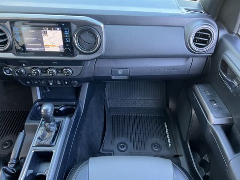 Used 2019 Toyota Tacoma TRD Sport w/ Technology Package AWD/4WD image 34