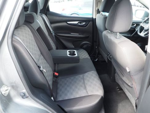 Used 2018 Nissan Rogue Sport SV AWD/4WD image 19