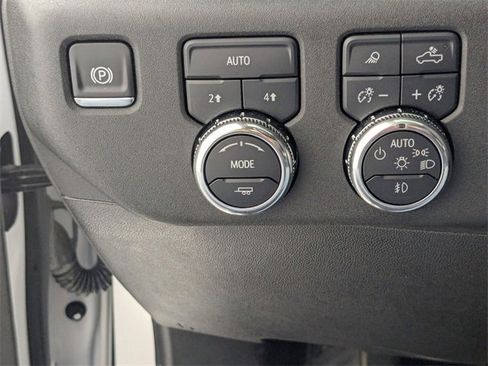 Certified 2025 GMC Sierra 1500 SLT image 15