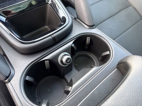 Used 2024 Porsche Cayenne w/ Premium Package image 34