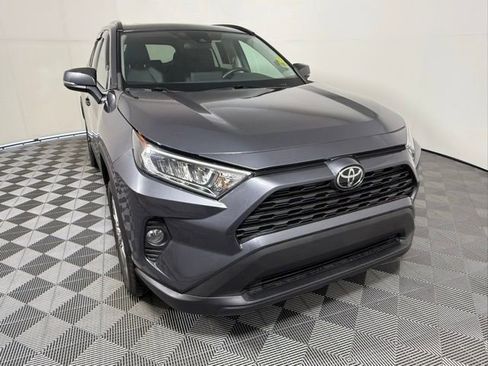 Used 2019 Toyota RAV4 XLE Premium image 8