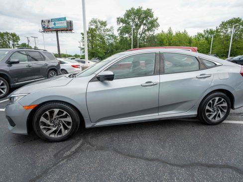 Used 2017 Honda Civic EX image 3