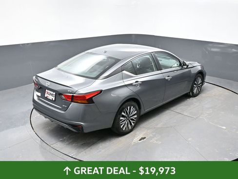 Used 2024 Nissan Altima 2.5 SV image 41