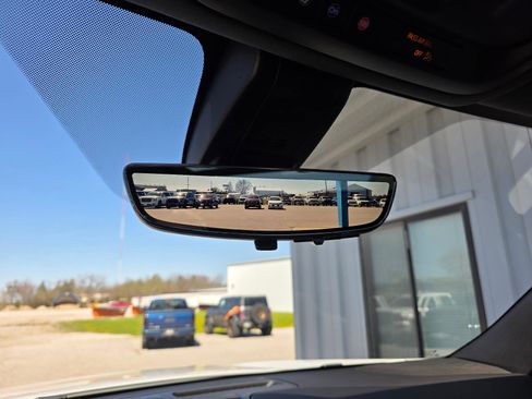 Used 2021 Chevrolet Tahoe Premier AWD/4WD image 18