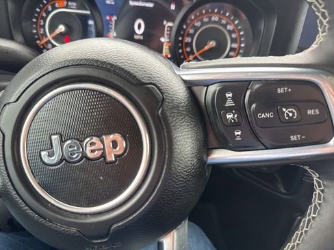Used 2025 Jeep Wrangler Unlimited Sahara AWD/4WD image 6