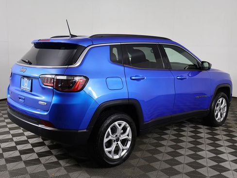 Used 2025 Jeep Compass Latitude AWD/4WD image 9