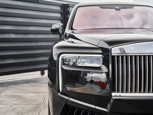 Used 2025 Rolls-Royce Cullinan AWD/4WD image 10