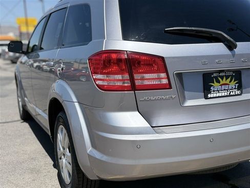 Used 2020 Dodge Journey SE FWD image 10