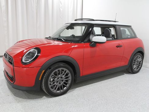 Certified 2025 MINI Cooper S image 3