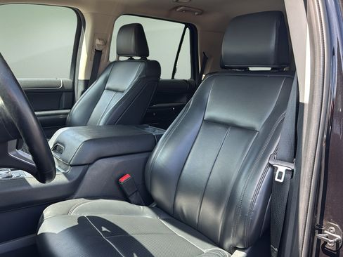 Used 2024 Ford Expedition XLT AWD/4WD image 10