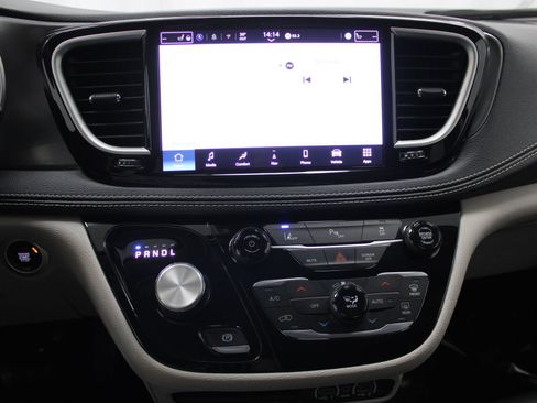 Used 2024 Chrysler Pacifica Limited FWD image 34