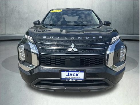 Used 2023 Mitsubishi Outlander ES AWD/4WD image 9