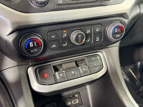 Used 2023 GMC Acadia SLT w/ Preferred Package AWD/4WD image 17