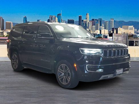 Used 2024 Jeep Wagoneer Series II w/ Flexible Seating Group RWD image 3