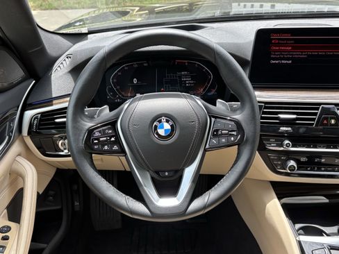 Used 2023 BMW 530i xDrive w/ Premium Package AWD/4WD image 18
