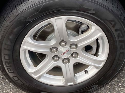 Used 2017 GMC Acadia SLE FWD image 23