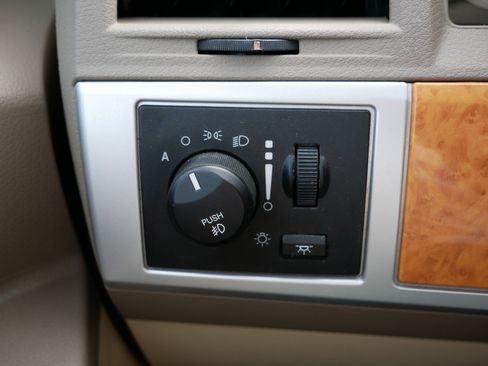 Used 2010 Chrysler Town & Country Limited FWD image 26