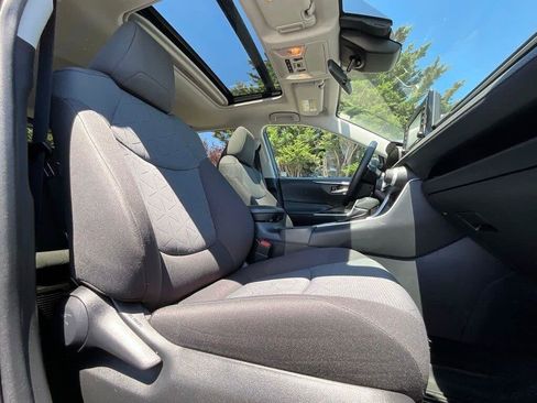 Used 2020 Toyota RAV4 XLE w/ Convenience Package AWD/4WD image 12