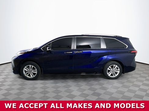 Used 2023 Toyota Sienna Limited image 33