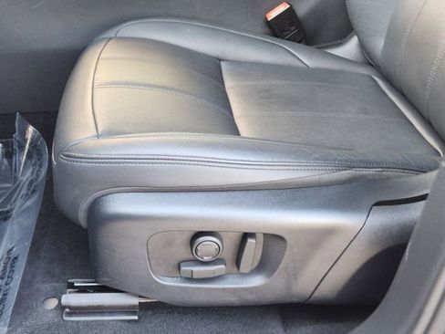 Certified 2025 Land Rover Range Rover Evoque Dynamic SE image 25