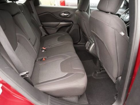 Used 2020 Jeep Cherokee Latitude FWD image 15