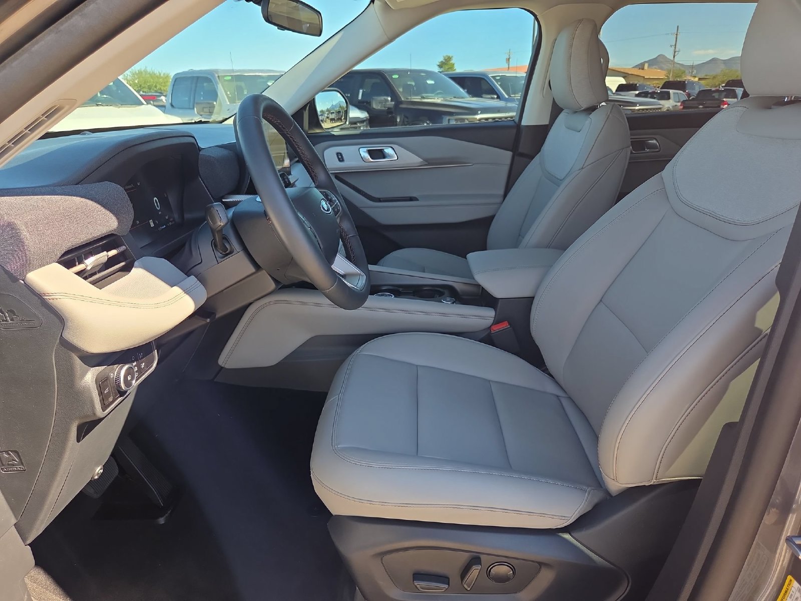 Used 2025 Ford Explorer Active w/ Active Comfort Package RWD image 11