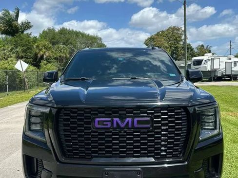 Used 2021 GMC Yukon Denali w/ Denali Ultimate Package AWD/4WD image 2