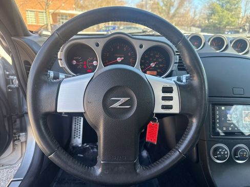 Used 2004 Nissan 350Z Enthusiast w/ Cargo Convenience Pkg image 14