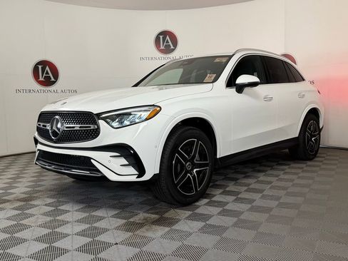 Used 2025 Mercedes-Benz GLC 300 4MATIC image 3