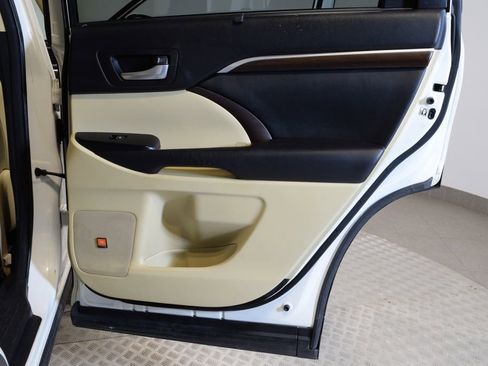 Used 2015 Toyota Highlander Limited AWD/4WD image 33