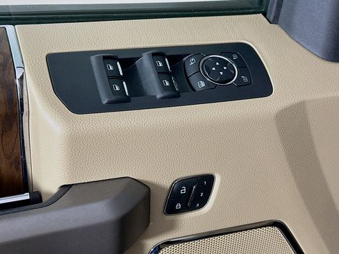 Used 2019 Ford F150 Lariat image 15