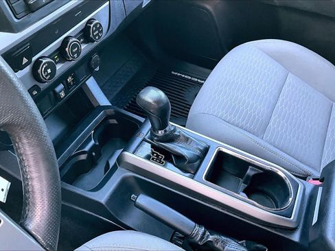 Used 2019 Toyota Tacoma SR5 AWD/4WD image 17