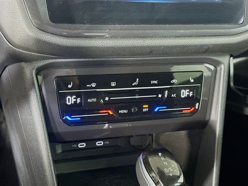 Used 2024 Volkswagen Tiguan SE image 23